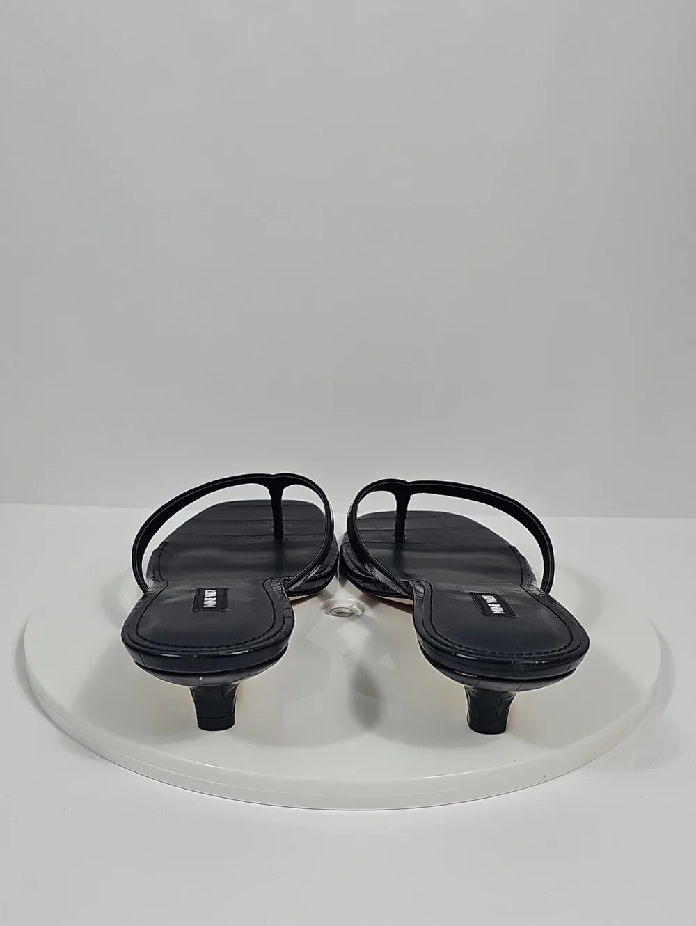 NIB Nine West Cassa Black Croc Embossed Kitten Heel Thong Sandals 12 Modern Work